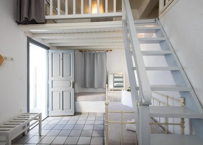 Madres * Mykonos Town