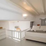 Madres * Mykonos Town
